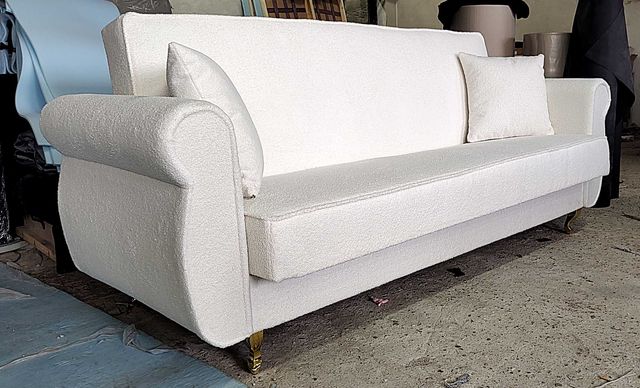 beżowa sofa z funkcją spania baranek typu bukla kanapa wersalka 3 os