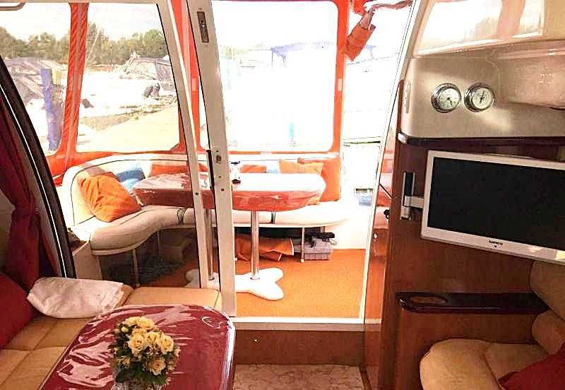 Jacht motorowy Sealine fly33, 400 KM diesel, 2 kabiny sypialne