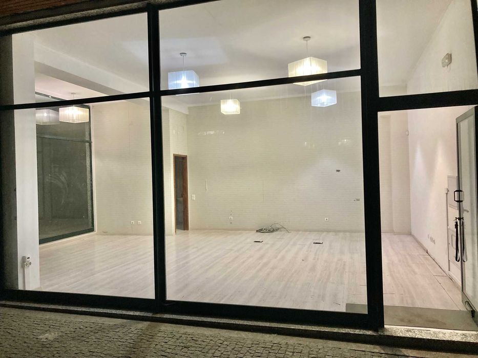 arrendo loja centro S J Mdeira