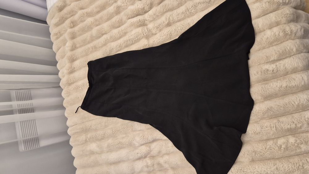 Spódnica bawełniana z domieszkami  r. 38, krój syrenki