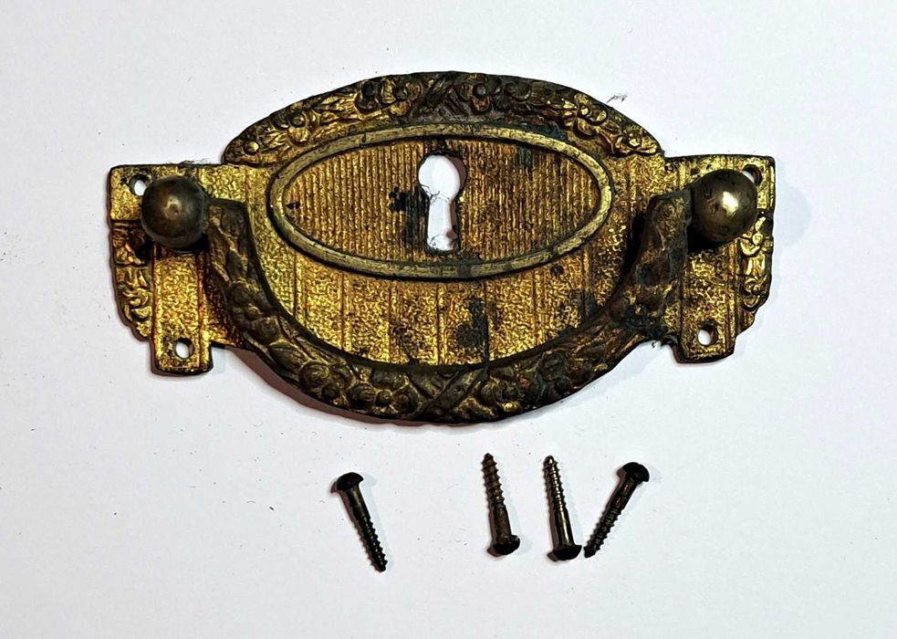 Zabytkowy uchwyt meblowy