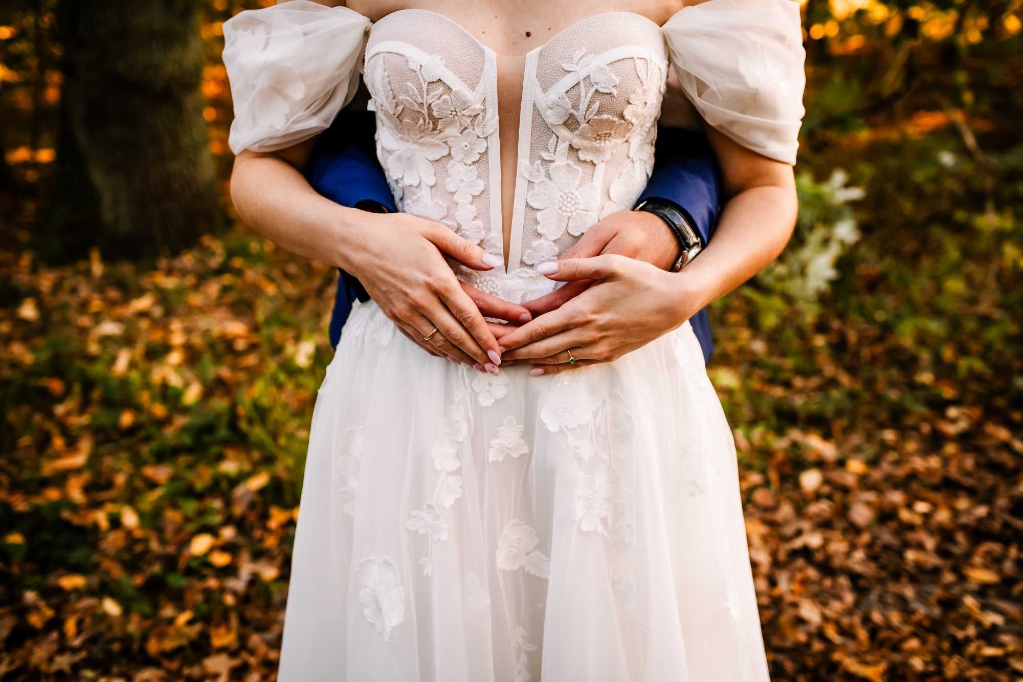 Suknia ślubna gorsetowa Augusta z welonem