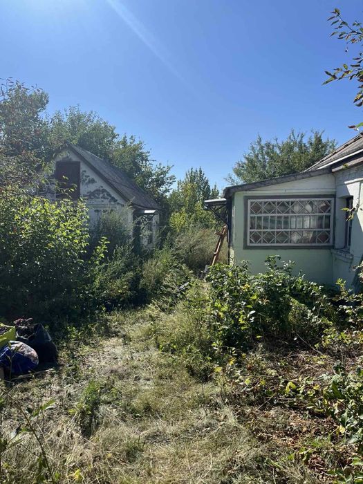 Продам житловий будинок із земельною ділянкою