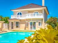 Moradia T4 + 1 com jardim e piscina, em Bicesse, Cascais