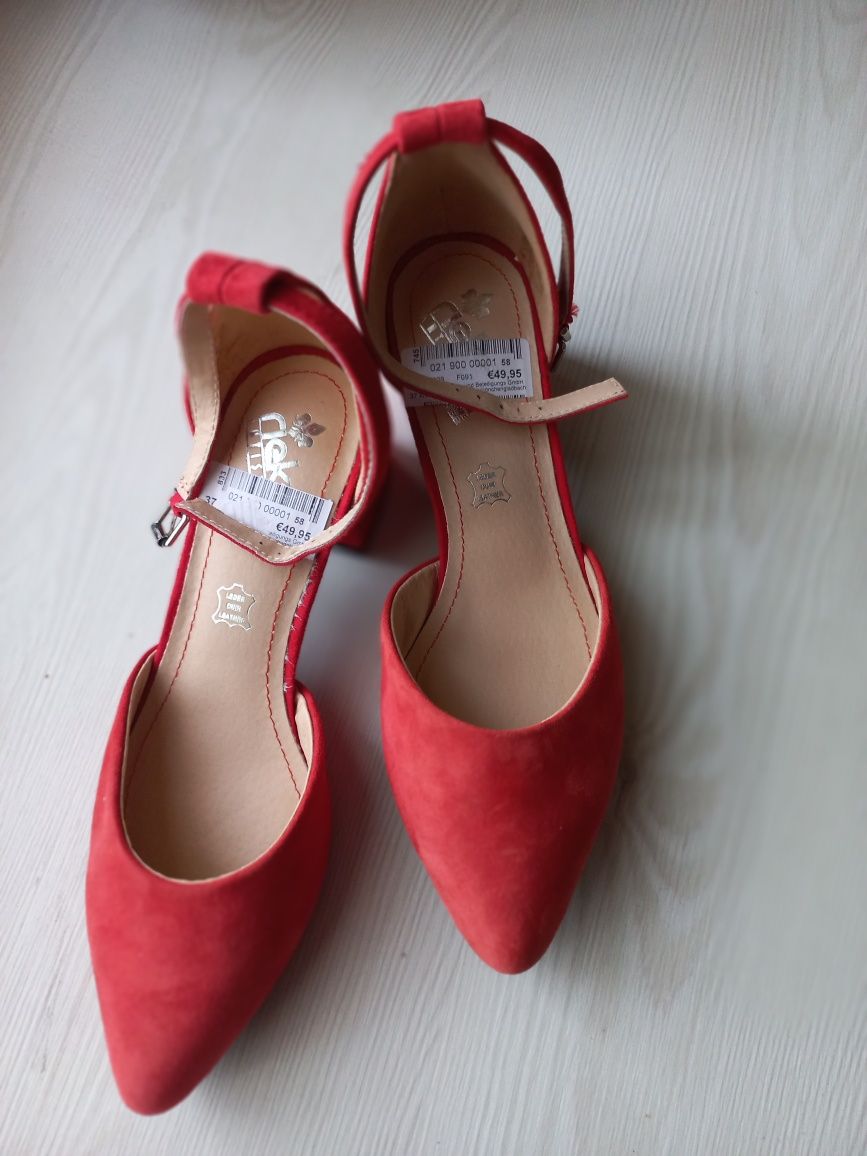 Босоножки женские кожаные, красного цвета на каблуке хорошего качества