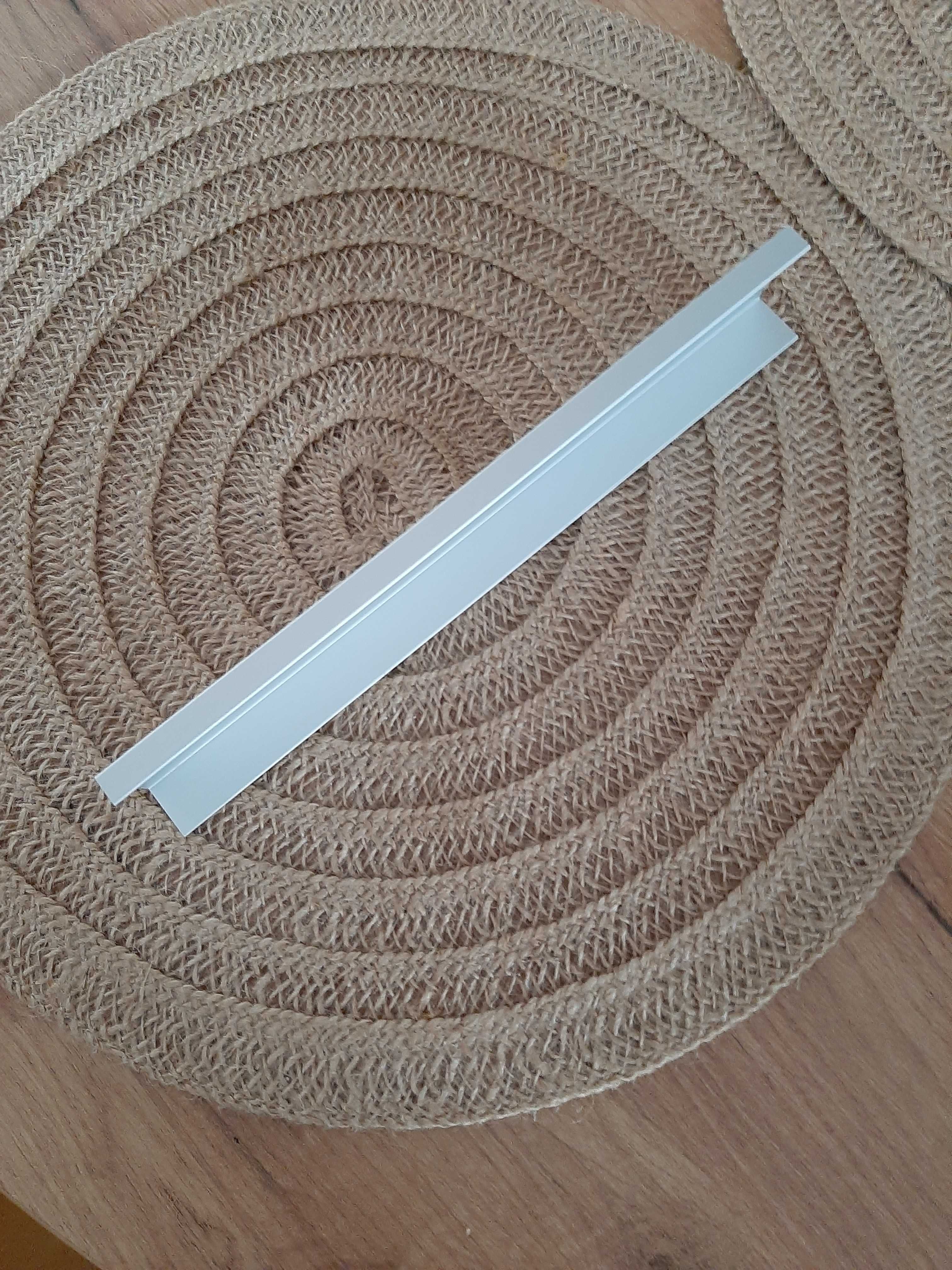 Uchwyt meblowy krawędziowy aluminiowy srebrny mat + 4 wkręty.