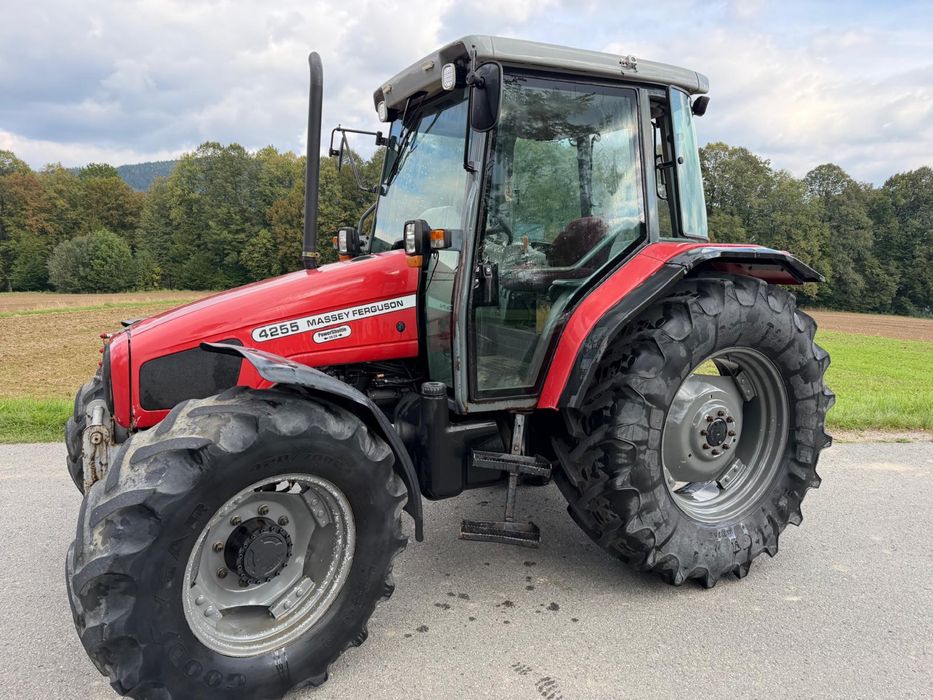 Ciągnik rolniczy Massey Ferguson 4255