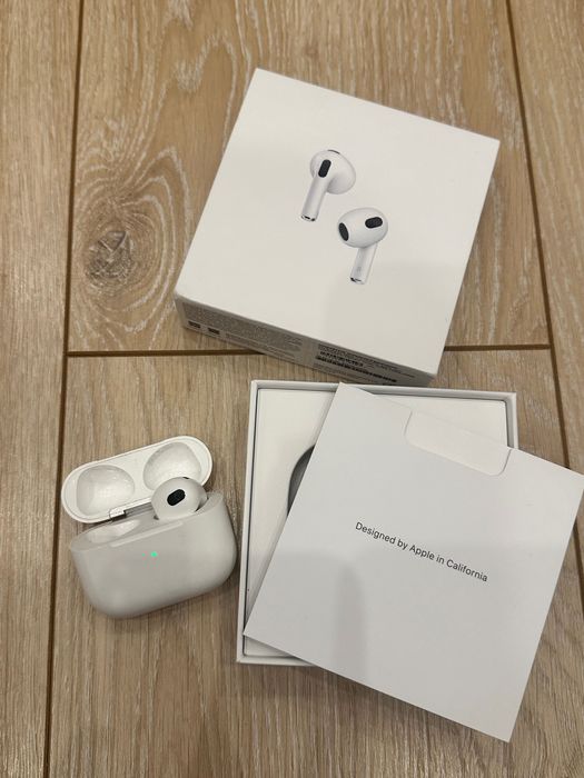кейс і правий навушник airpods 3 оригінал