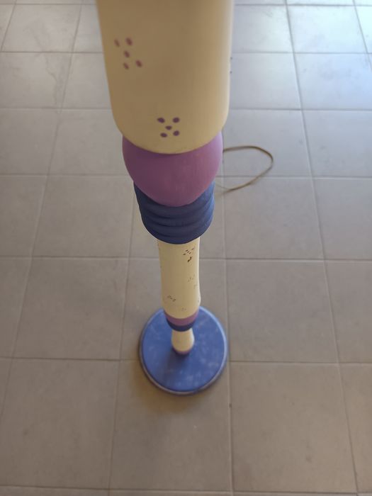 Candeeiro de pé alto para quarto de criança