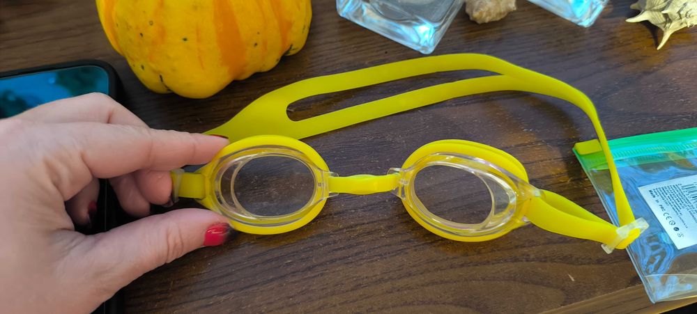 Okulary dziecięce do pływania