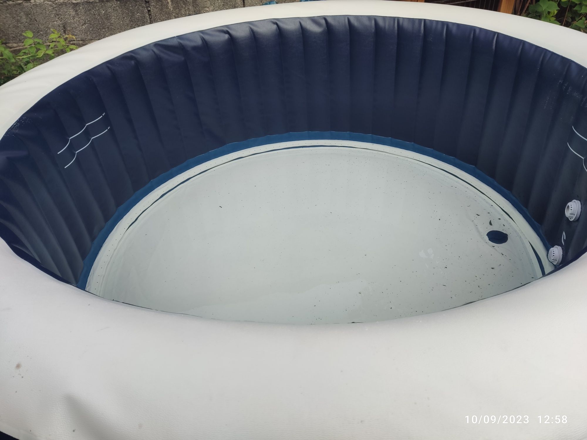 Piscina com jacuzzi hidromassagem