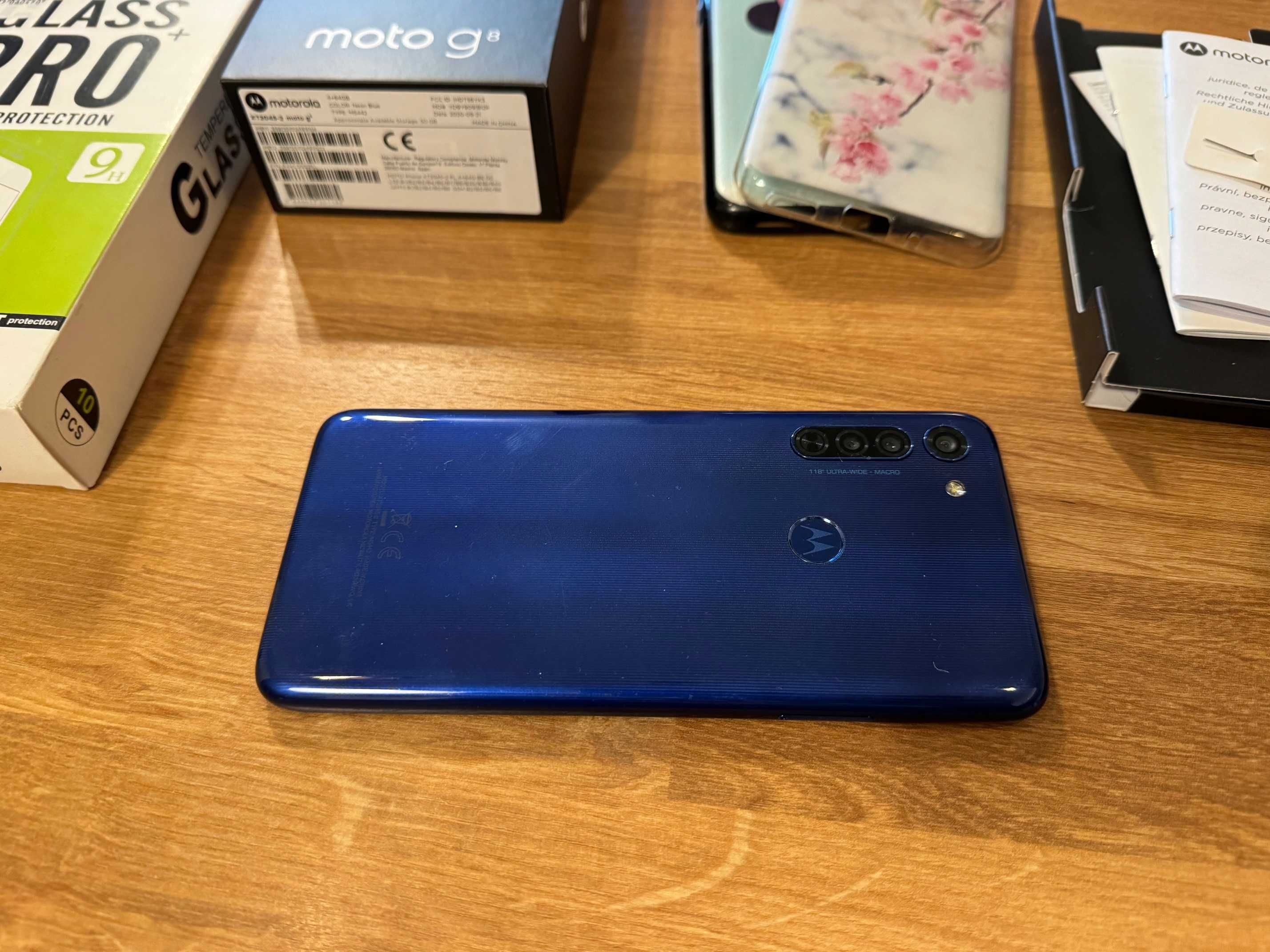 Motorola G8 64GB Neon Blue, stan jak nowa, dużo gratisów