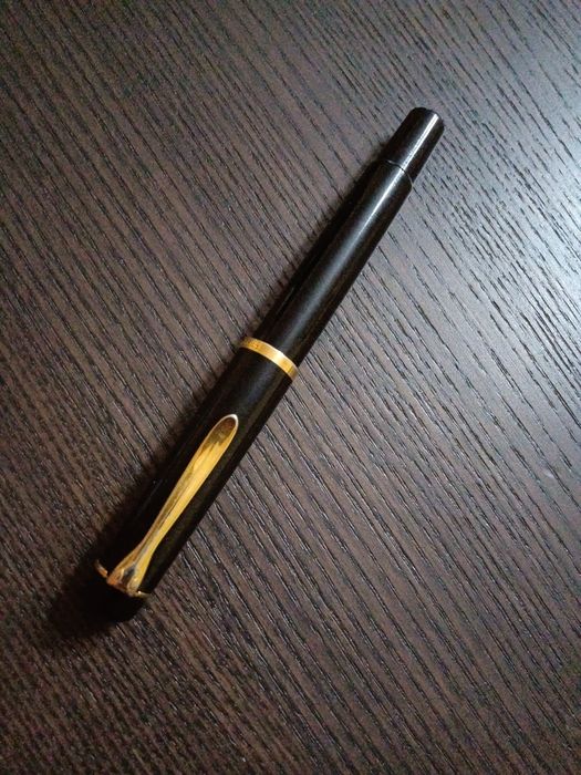 Caneta Pelikan preta de aparo