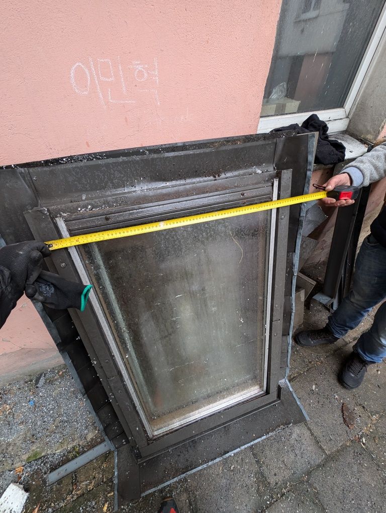 Okno dachowe wraz z opierzeniem 74x118