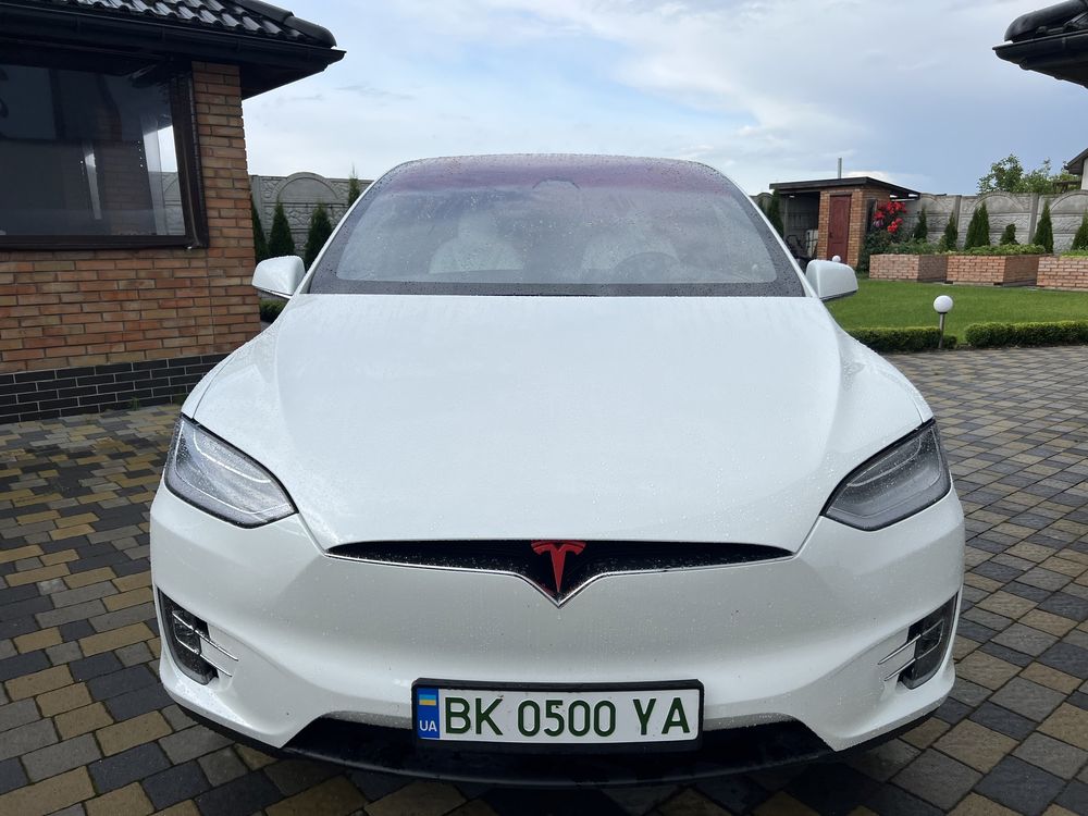 Tesla model X Perfomance 817 к.с.