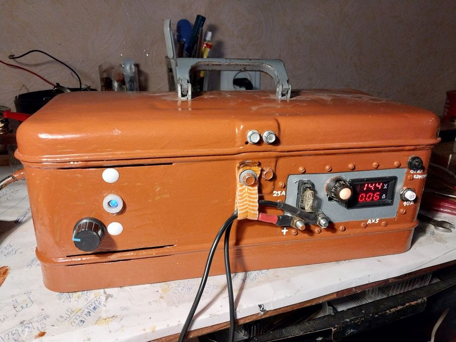 Зарядний пристрій 0-20 А.