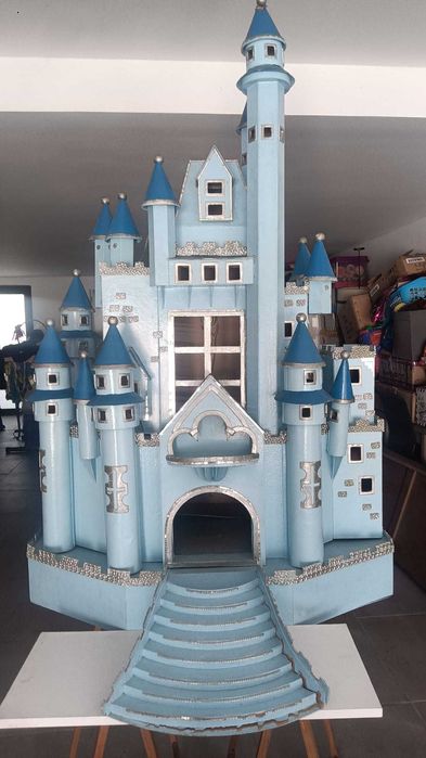 Castelos Disney/princesas príncipes/Mikey Mouse. 2 unidades no total