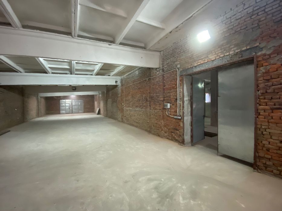 Автосервіс,станція обслуговування вантажних автомобілів