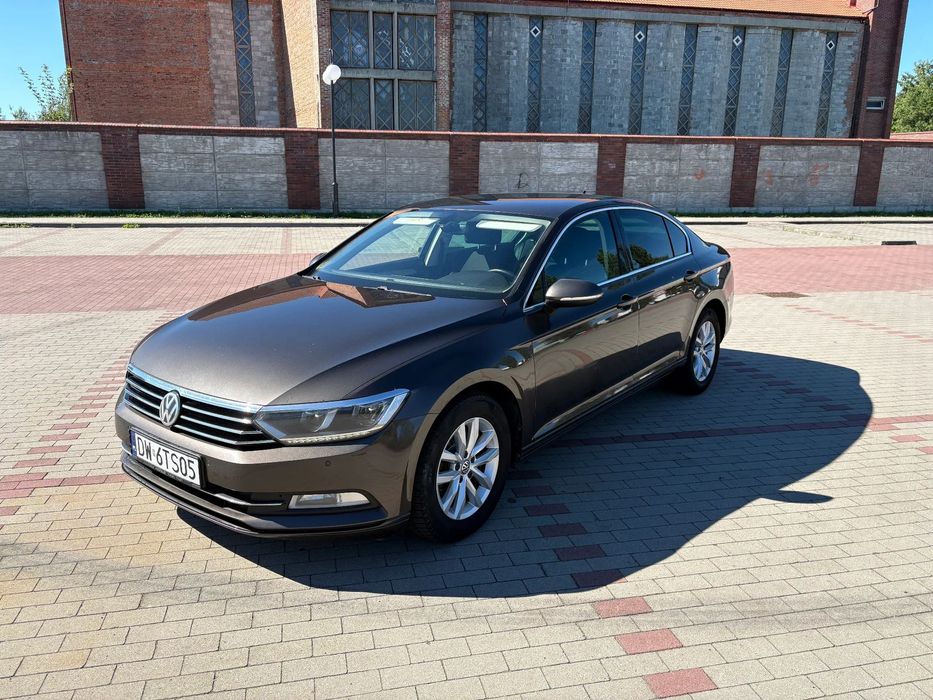 Volkswagen Passat B8 2.0tdi 150 km. DSG sedan rok 2017 grudzień salon Polska  okazja