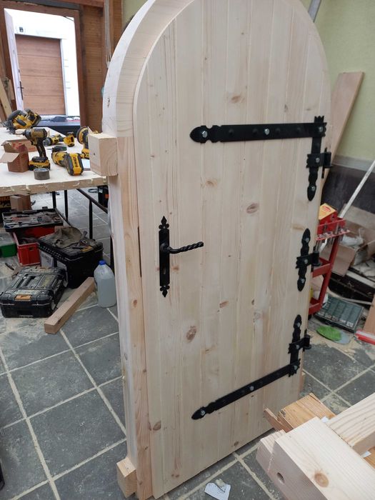 Drzwi łukowe do piwniczek ziemianek na wymiar pomieszczen gospodarcze