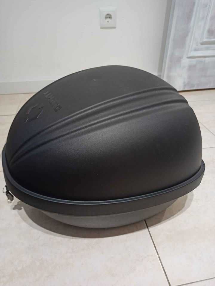 Vendo mala / top case de 30l NOVA para moto com encaixe universal