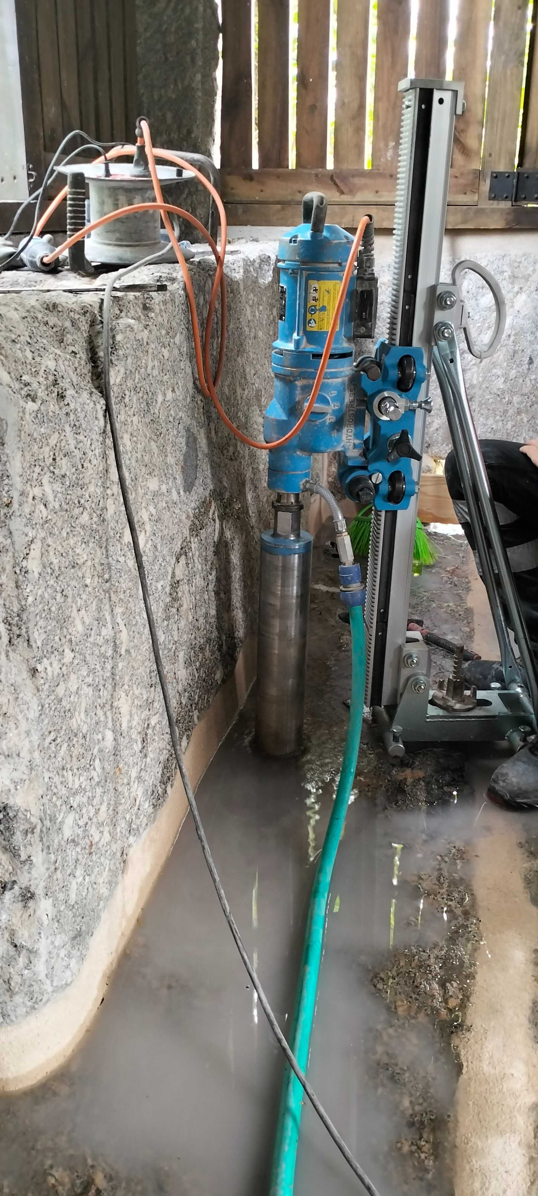 Carotes/furos em pedra e Betão