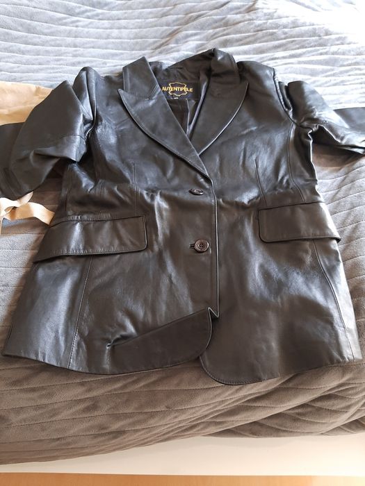 Casaco em pele preto