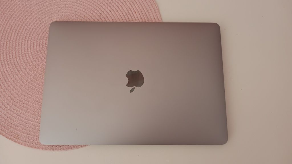 MacBook Pro 2020 Touch Bar 13"