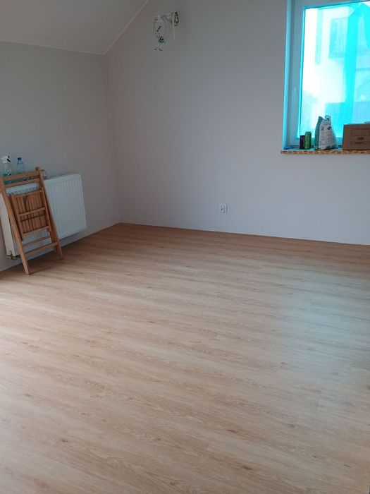 Usługi układania paneli podłogowych