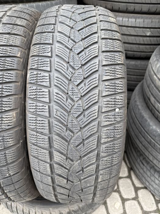 Продам пару 235 60 18 Goodyear UltaGrip Ice