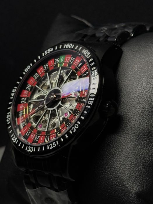 Чоловічий годинник в стилі казино (рулетка) / новий