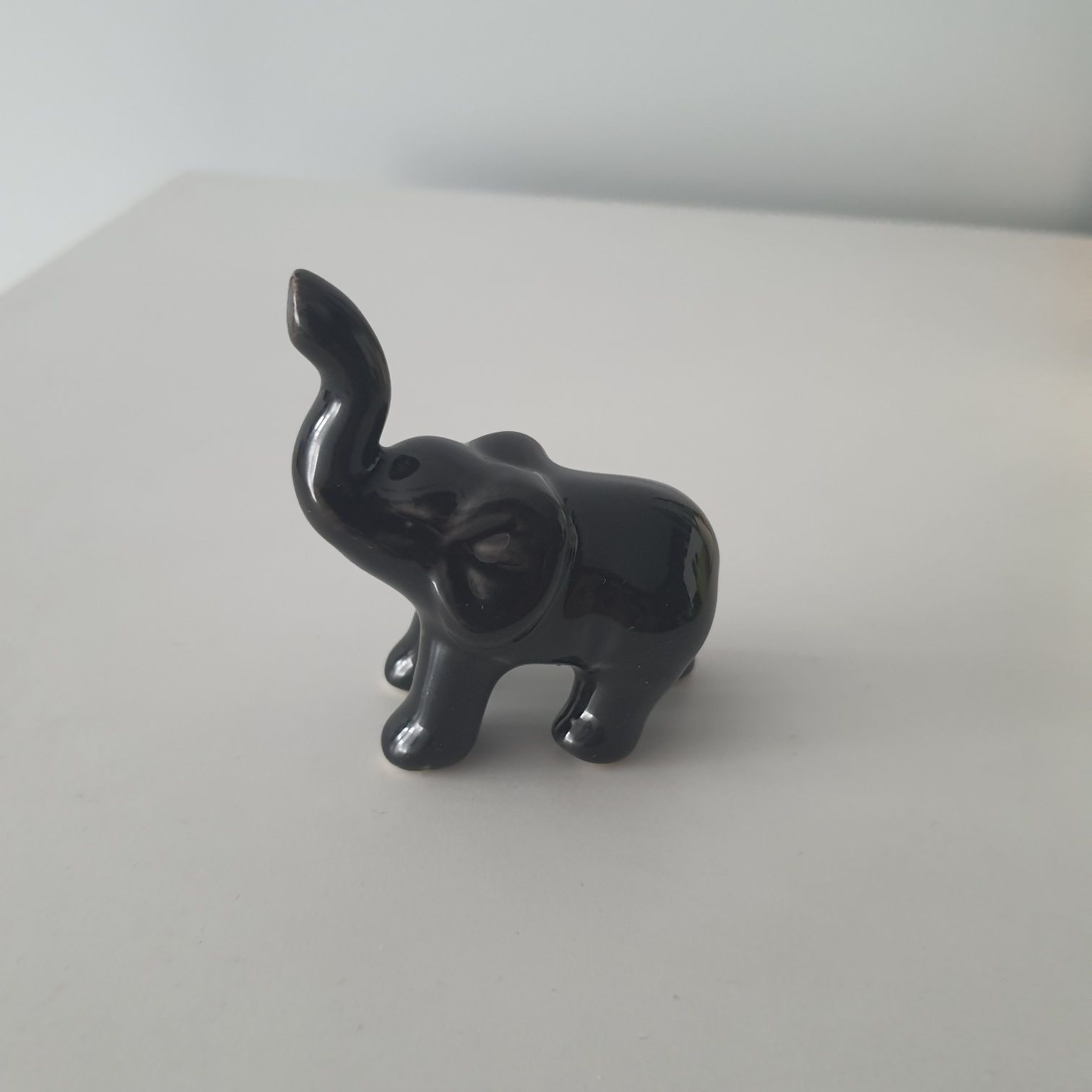 Słoń słonik figurka ceramiczna szkliwiona czarna * na szczęście * NOWA