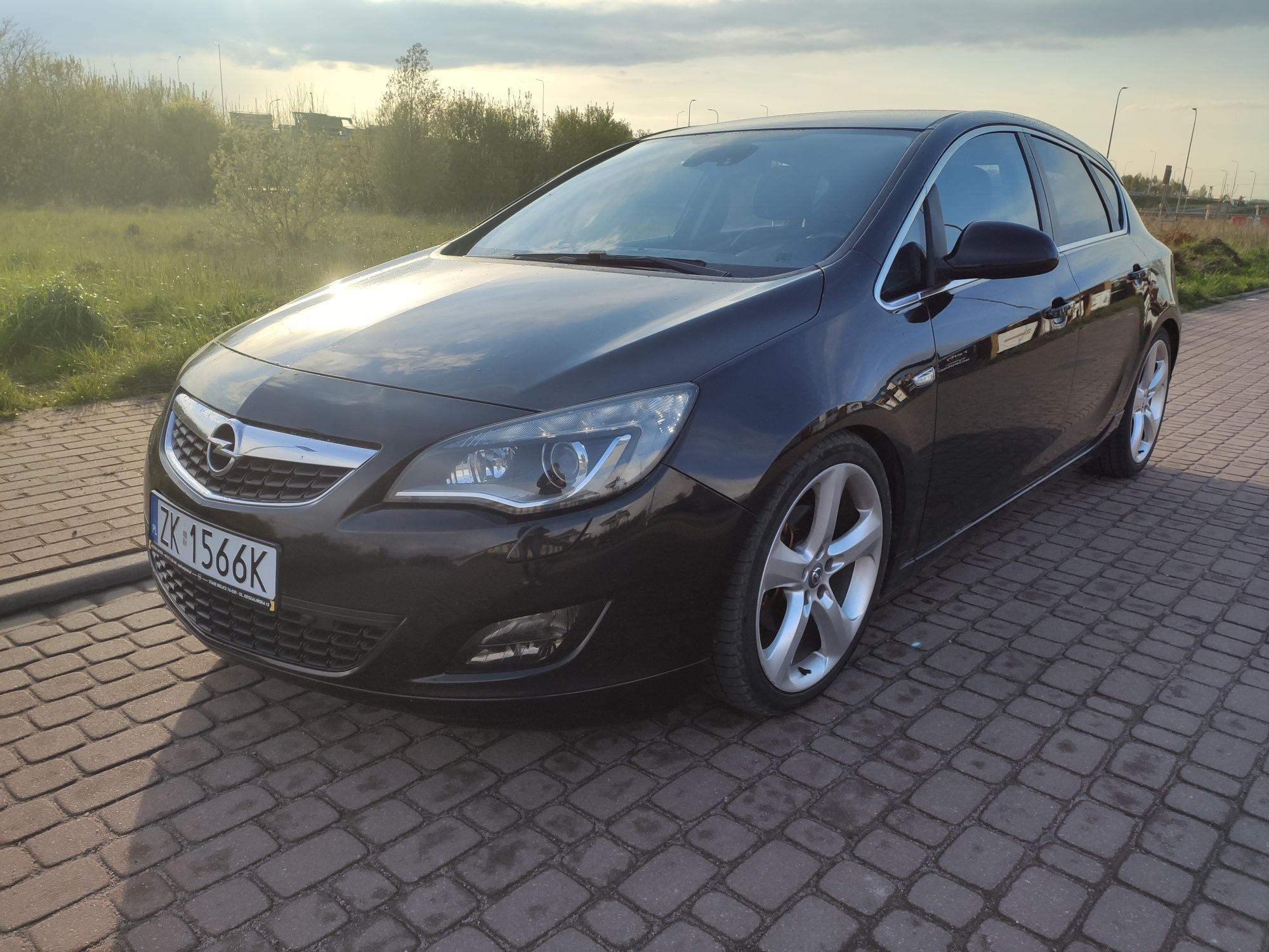 Opel Astra J Sport Bixenon Navi OPC line Gwint Alu19