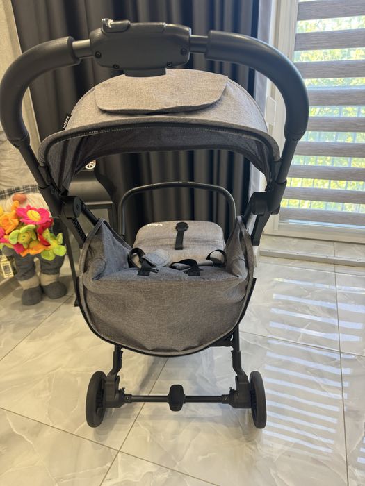 Сучасна та легка прогулянкова коляска