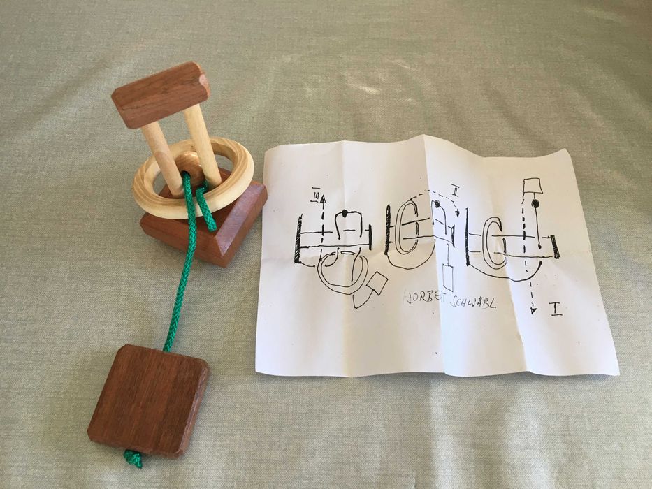 Jogo de engenho com folheto explicativo