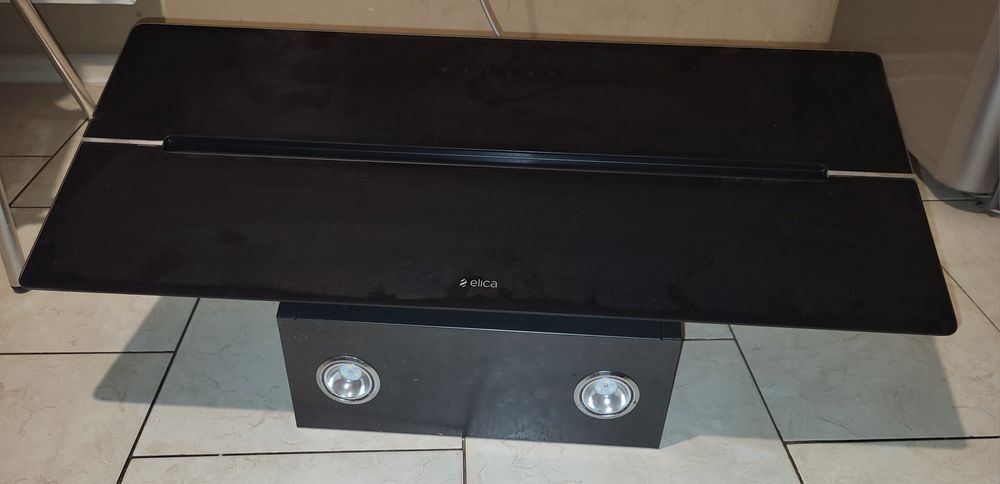 Okap ścienny WISE BL/A/90 czarne szkło