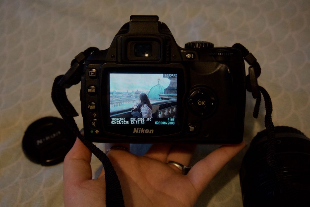 Nikon D40 - DSLR - 2 objetivas + acessorios