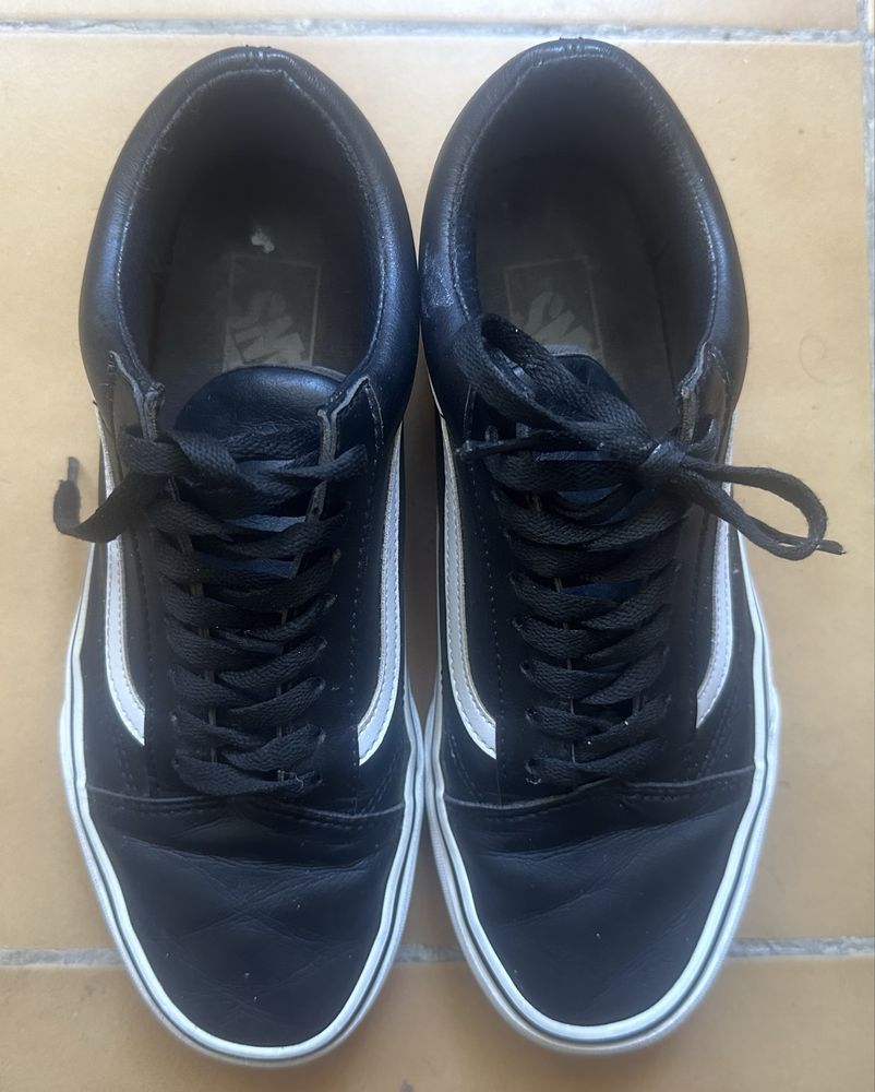 Vans em pele em bom estado