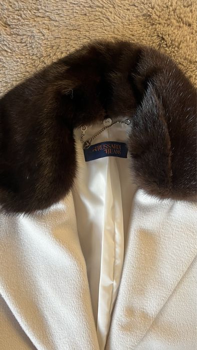 Пальто бренд Trussardi