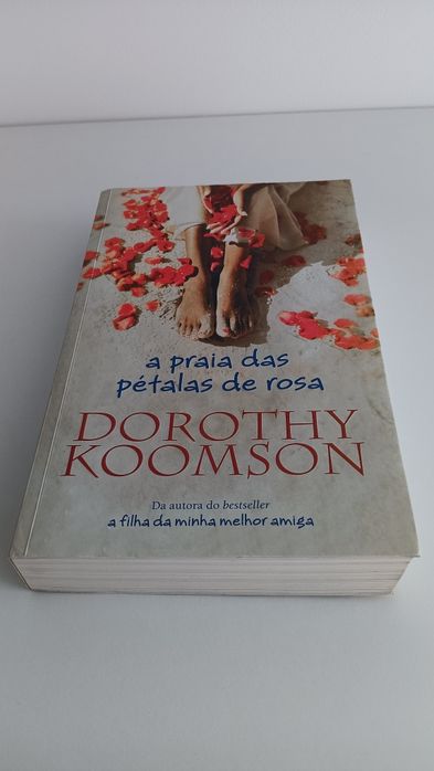 Livro A Praia  Das Pétalas De Rosa