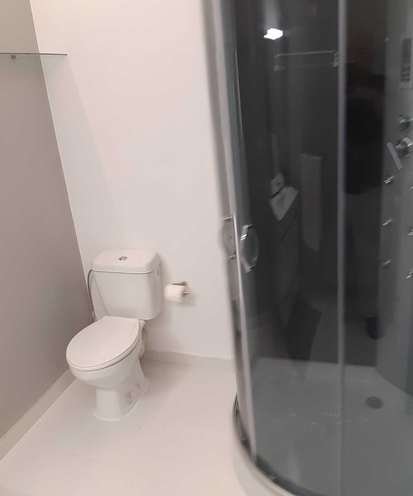 Alverca - Quarto Casal- Duplo com wc PRIVADO - Disponível de Imediato