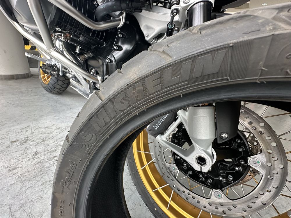Opony motocyklowe Michelin Anakee III komplet
