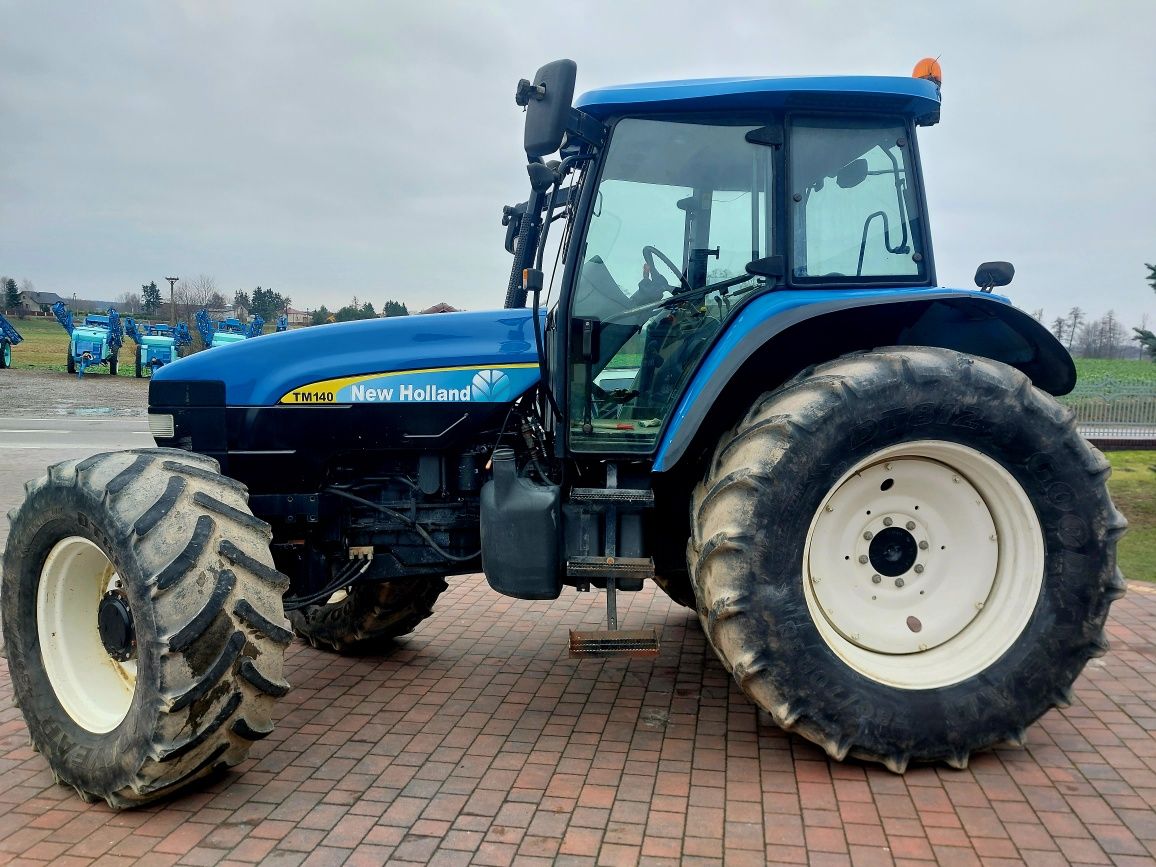 New holland TM 140  rok 2002