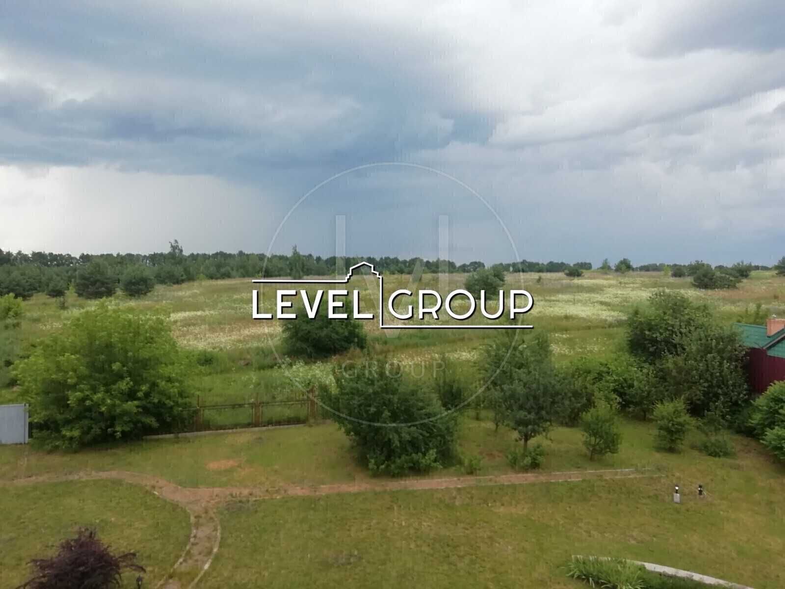 Будинок 303м.кв 28 соток Фастівський район  с. Хлепча Одеська траса