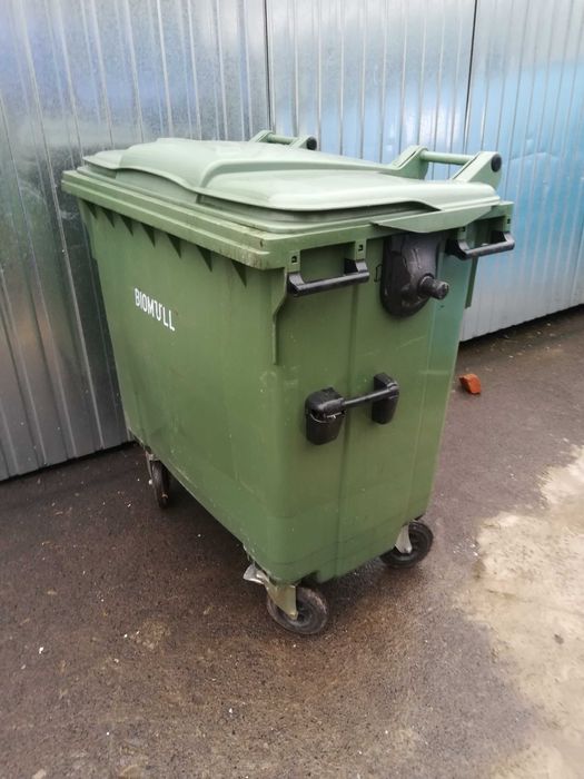 Używane  pojemniki na odpady 770l niemieckie kosze na śmieci