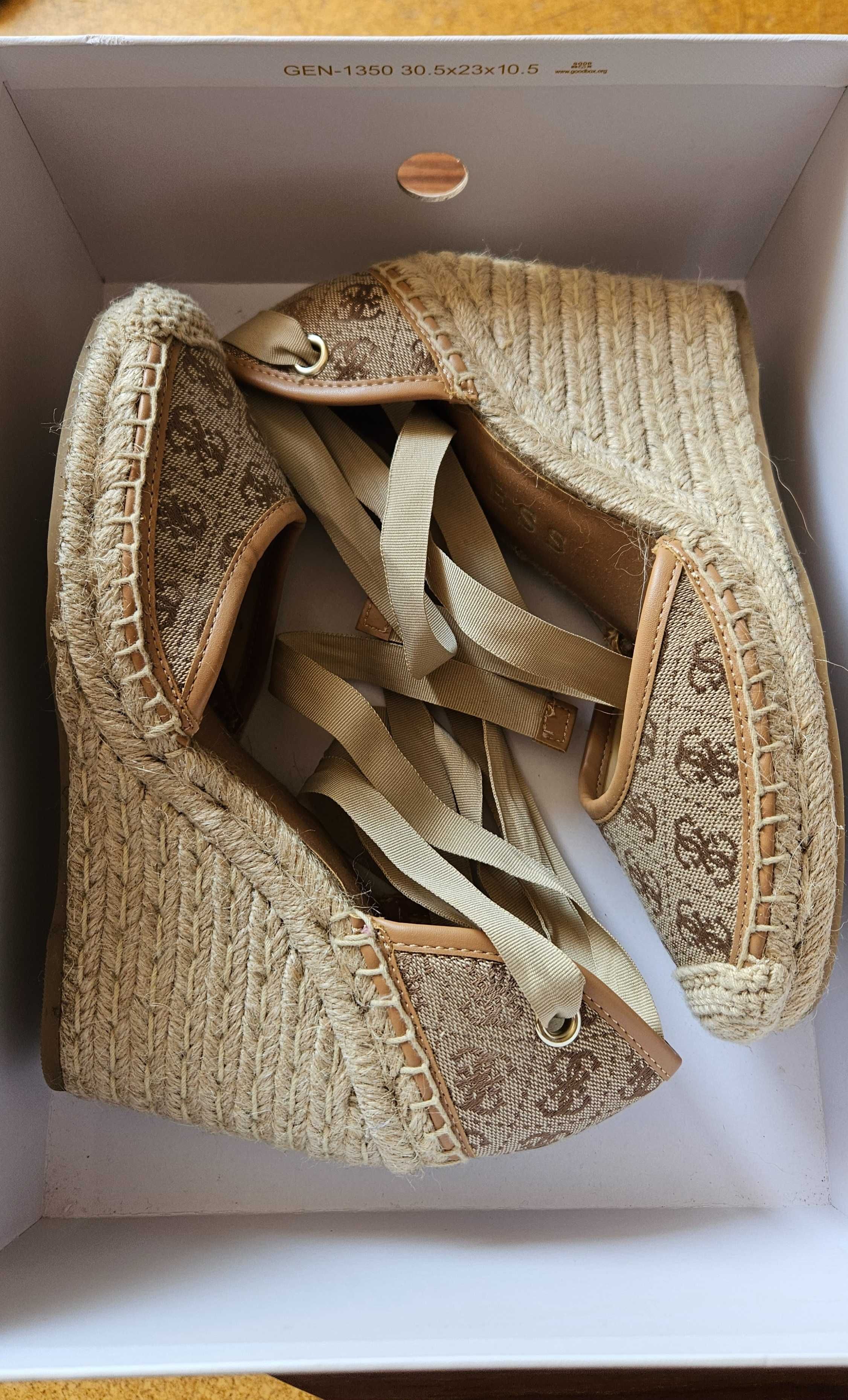 Sapatos femininos originais da marca GUESS - usadas 1 vez - Tamanho 39