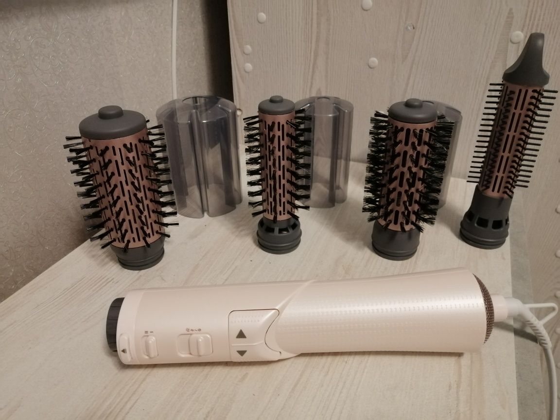 Продам Фен-щітка Philips BHA735/00