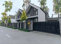 Дуплекс с хорошим ремонтом в закрытом коттеджем городке