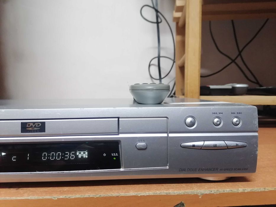 Odtwarzacz CD/DVD Panasonic DVD-RV20E pilot