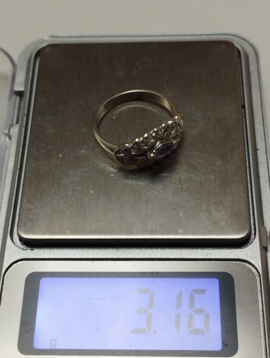 Продам серебряное кольцо.